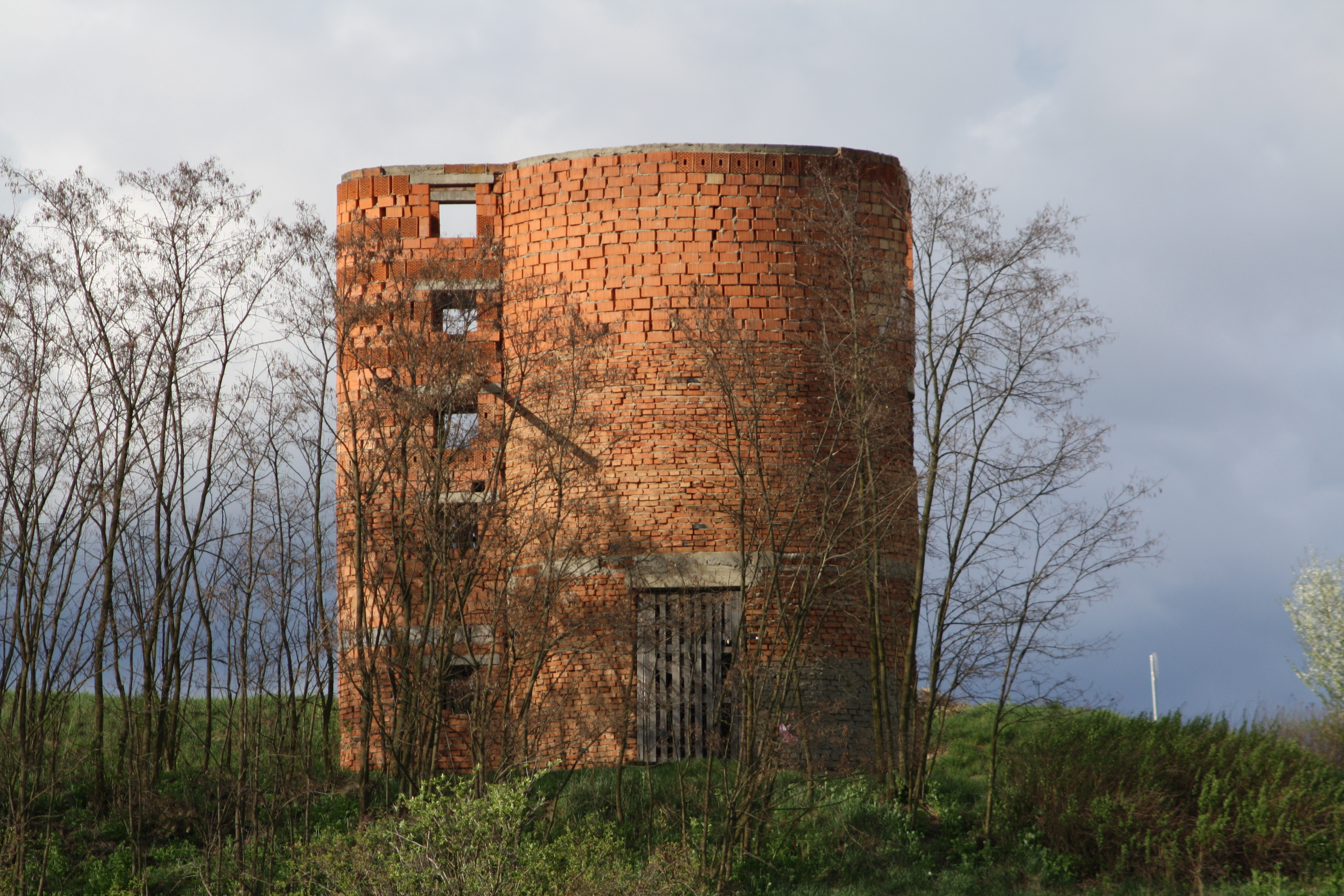 Současný stav nedostavěné hvězdárny. Zdroj: Frettie Wikimeddia Commons